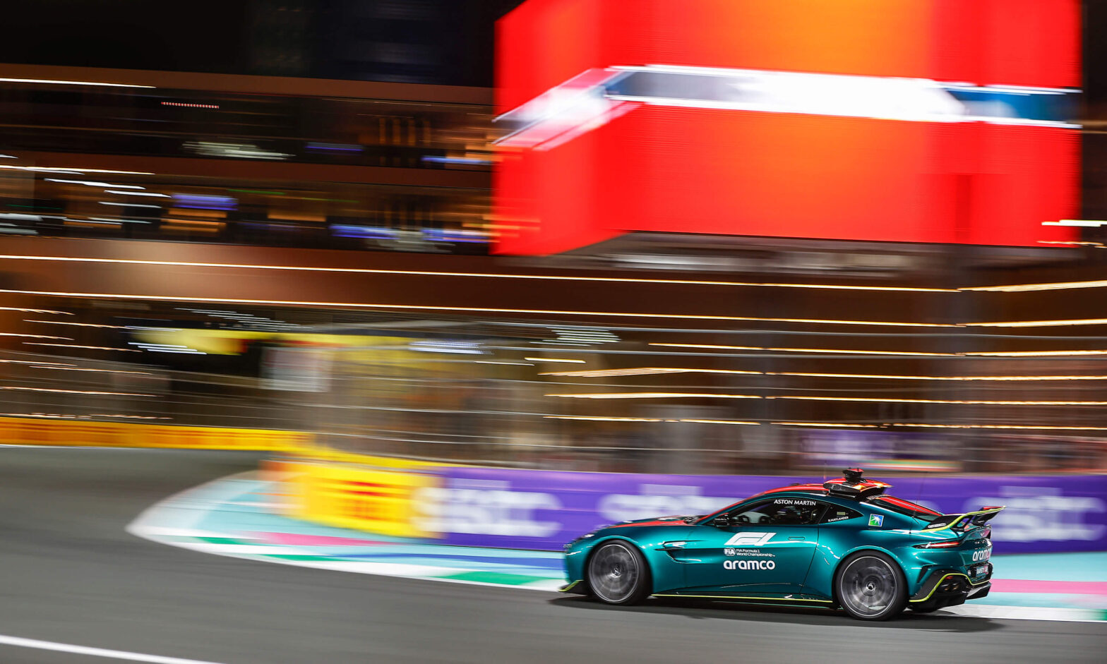 FAST – ASTON MARTIN—MAGAZINE